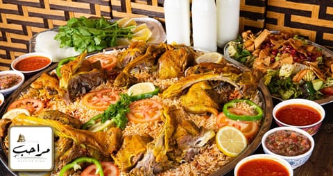 صينية مندي اللحم ( 5 وجبات مندي اللحم + 5 لبن + جاط فتوش كبير )