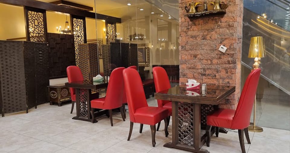 صينية مندي الدجاج (5 وجبات مندي دجاج + 5 لبن + جاط فتوش كبير)