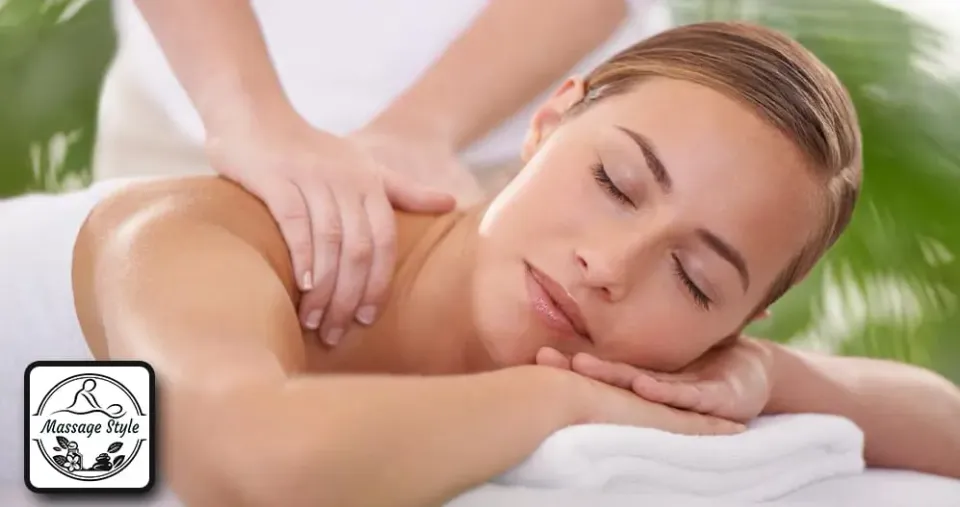 جلسة مساج استرخائي بالزيوت الطبيعية (45 دقيقة) للنساء
