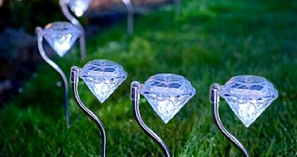 طقم مكون من 4 مصابيح حديقة على شكل ماسة تعمل بالطاقة الشمسية وتغيير ألوان LED