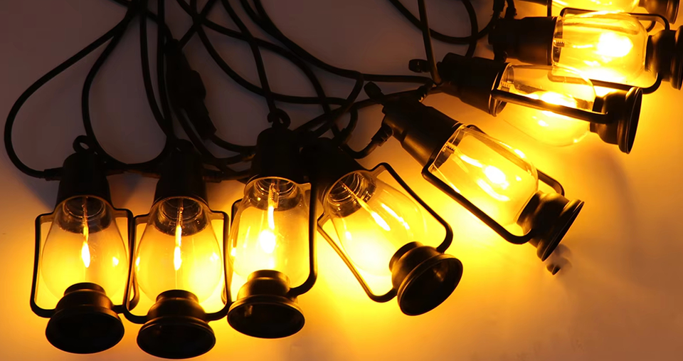 سلسلة أضواء LED تعمل بالطاقة الشمسية بتأثير اللهب مع 4 أوضاع وطول 6 متر مـزود بـ 10 مصابيح كابل مطاطي مقاوم للماء بقـدرة 1.35 واط مع بطارية بسـعة 1200 مللي لفناء الحديقة والشرفة وديكور الحفلات