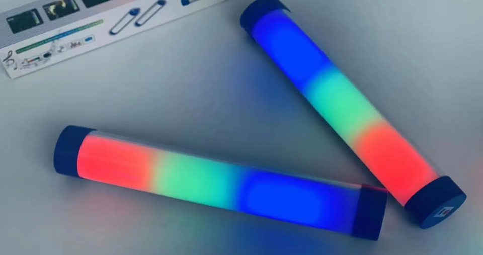 أنبوب ضوء LED مغناطيسي RGB مع سماعة بلوتوث وصوت محيطي 360° وتصميم قابل للتعليق وبطارية قابلة لإعادة الشحن 1500 مللي أمبير