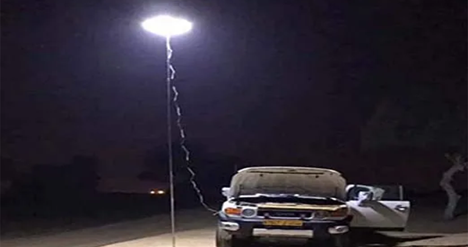 كشاف تخييم LED تلسكوبي بقدرة 46 واط وارتفاع 3.5 متر، بشدة إض اءة 4500 لومن مع جهاز تحكم عن بعد و8 أوضاع إضاءة للاستخدام الخارجي وأعمال الطوارئ