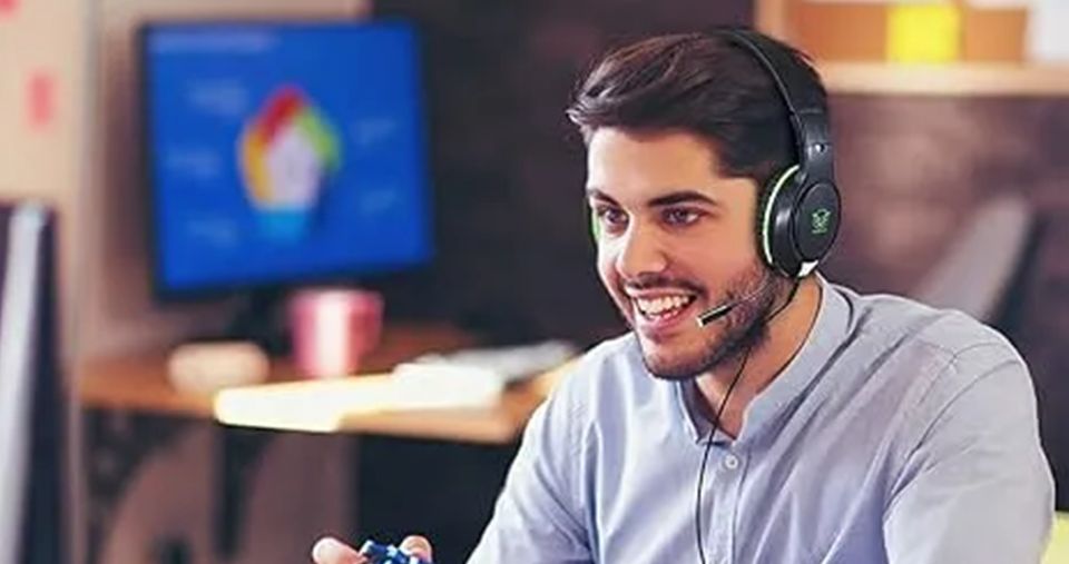 سماعة ألعاب لاسلكية متوافقة مع تقنية بلوتوث بتردد 2.4 جيجا هرتز مزودة بمحركات صوتية 40 مم وميكروفون متعدد الاتجاهات وواجهة 3.5 مم، ومتوافقة مع مختلف المنصات والأجهزة من ماساسيجون